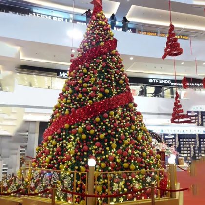 2025 New Product Large Outdoor PVC Christmas Tree with LED Lights Waterproof Decorated Big Christmas Tree